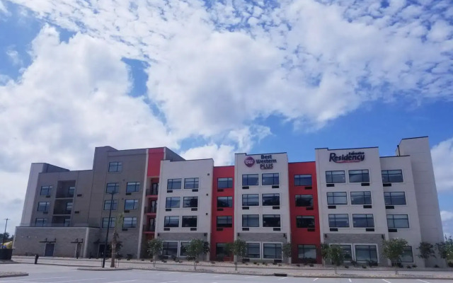 Best Western Plus Executive Residency Rigby's Water World Hotel