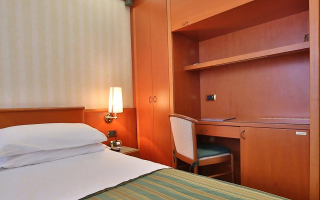 Jet Hotel, Sure Hotel Collection by Best Western