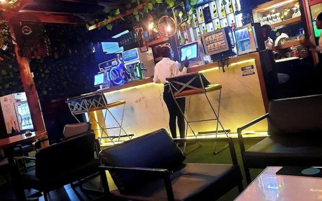 Montcrest Hotel & Lounge