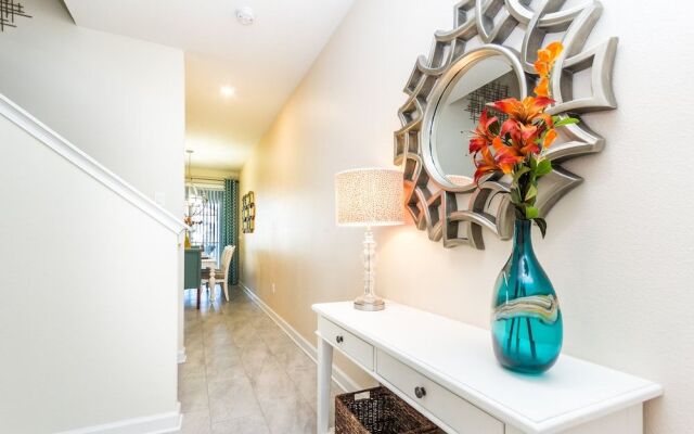 Romeo Circle Villa Storey Lake