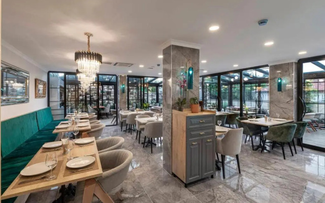 Lagun Castle Hotel&Spa