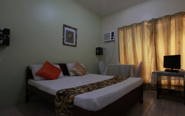 Oyo 200 Ponce Suites Art