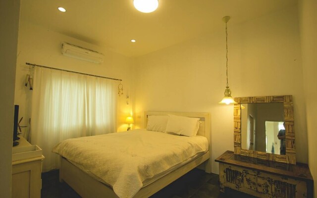 Sight-Seaing At Phala Beach