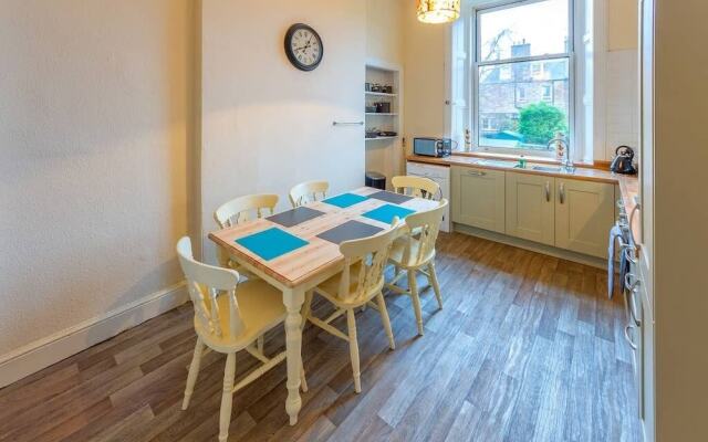 Incredible Victorian 4 Bedroom Apartment