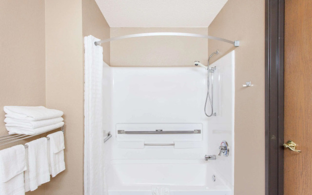 Super 8 by Wyndham Norton VA