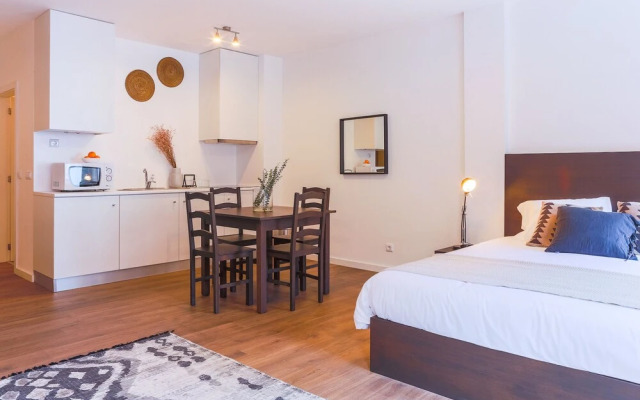 Trind2 · Samasal Trindade Apartments #2 Next to Aliados!