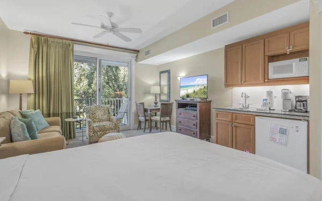 Margot Bay Condo by RedAwning