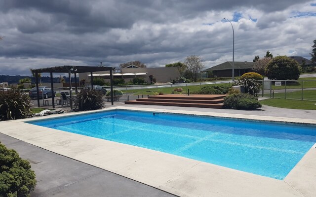 300 Lake Terrace