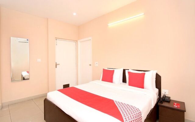 OYO 13037 Hotel Ambassador