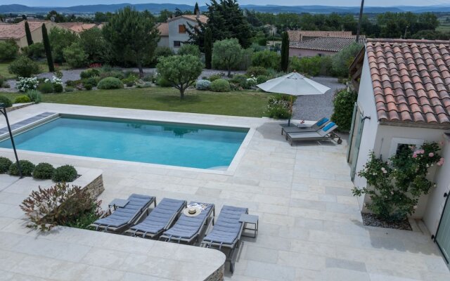 Stunning Villa With Heated Private Swimming Pool in Peaceful Location