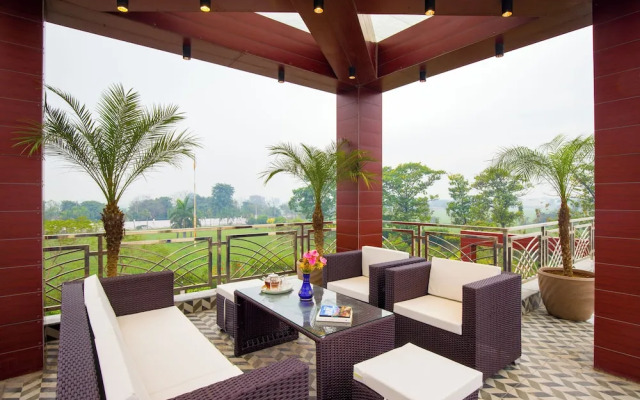 ELIVAAS Ivory Estate Pet-friendly Farm