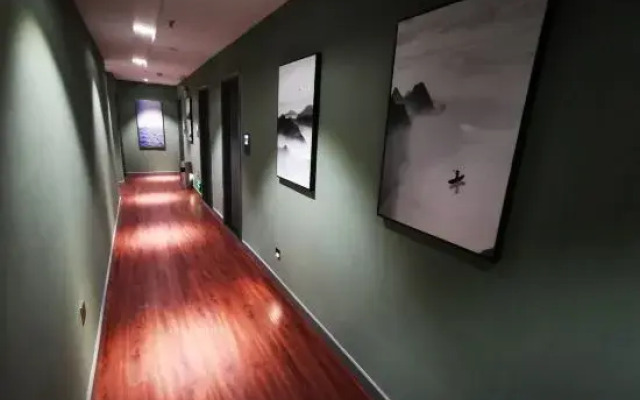 Sili Carl Visual Hotel