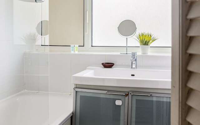 2-bed by Battersea Park