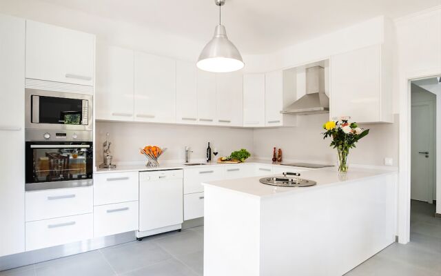 Beachouse - Surf, Bed & Breakfast