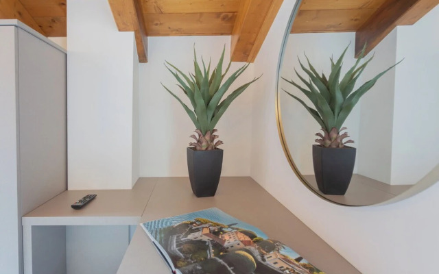 Dream Lake Apartments by Rent all Como