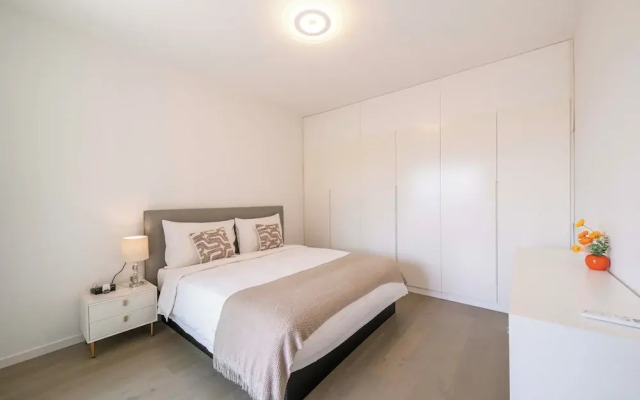 Tyms Elegant 4BR 2BA Apt Xujiahui Malls