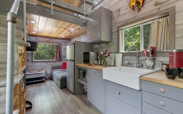 Stunning Modern Tiny Home W/grill