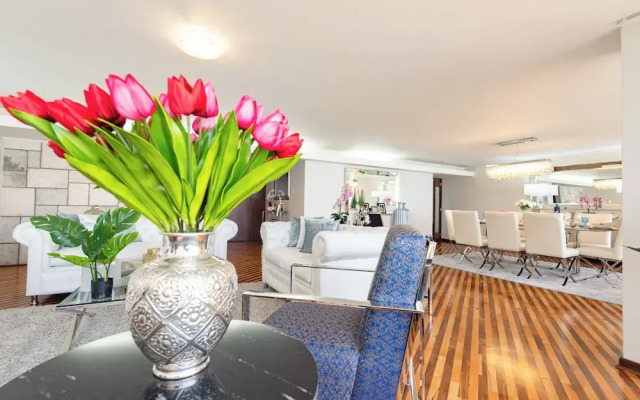 OceanFront Larcomar Apartments