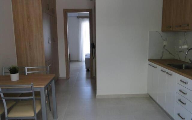 Chrysanthe's Apartments No4