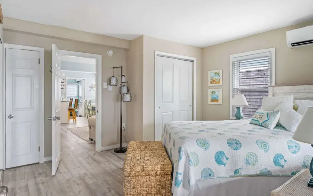 Coastal Condo Close to Beach & Entertainment