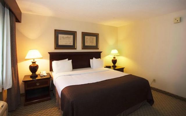 Days Inn & Suites by Wyndham Omaha NE
