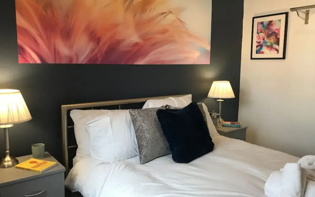Stylish 3-bed Preston Home for Relaxing Comfy Stay