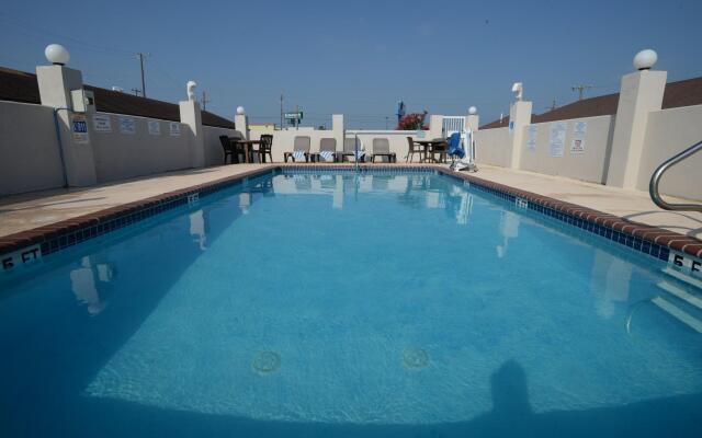 Port Isla Inn
