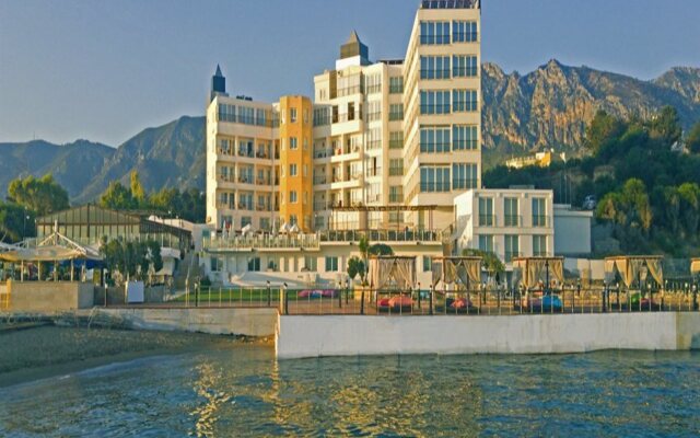 Ada Beach Hotel