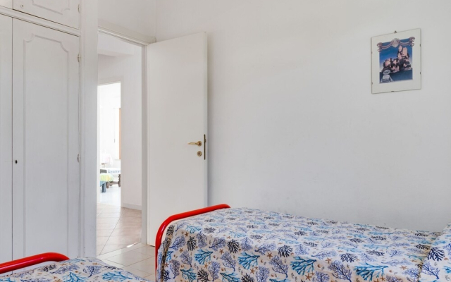Appealing Holiday Home With Garden, Fireplace and Parking
