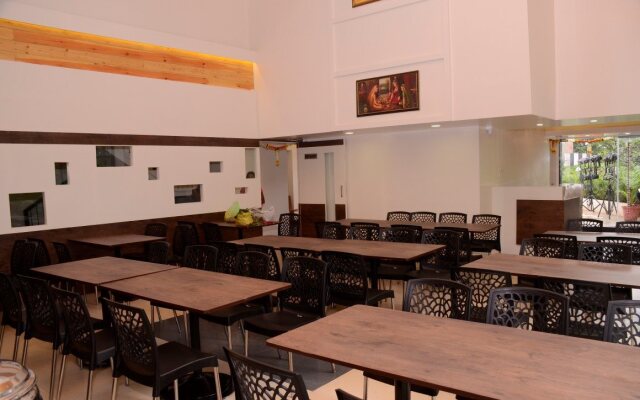 OYO 9806 Hotel Arvi