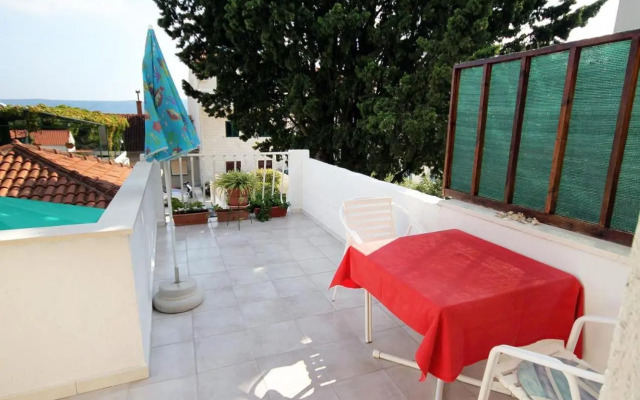 Apartments and rooms with parking space Bol, Brac - 2878