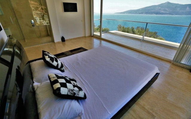 Villa Luminex by Akdenizvillam