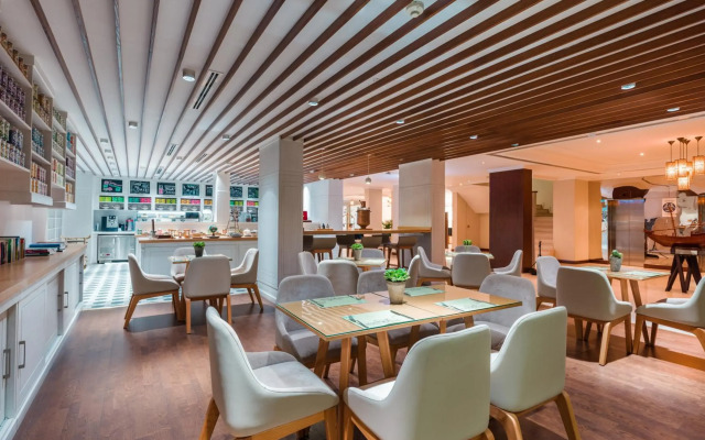 Al Falaj Hotel