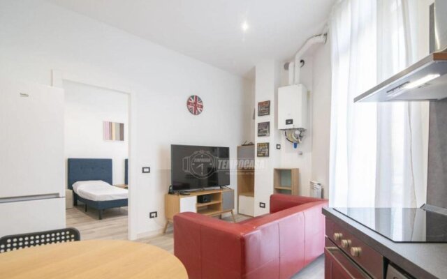 TheTechFlat-4people-2bedrooms-24Hours Self Check in - RedMetro Sesto Marelli Duomo Fiera - For professionals and remote workers 32inch Monitor and Desks optimized for laptop - No City tax required - great wifi - dishwasher, washing machine and microwave