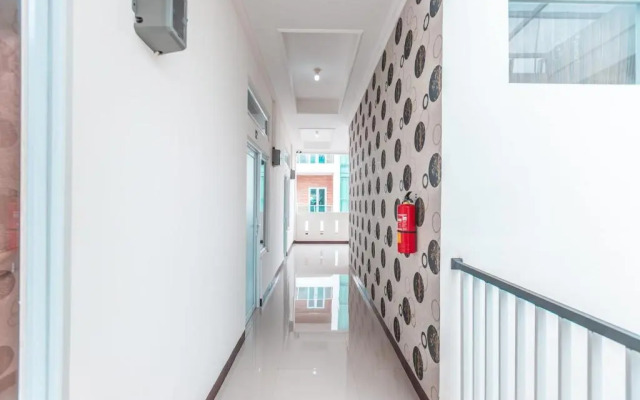OYO Life 2658 Kost Rasyamada