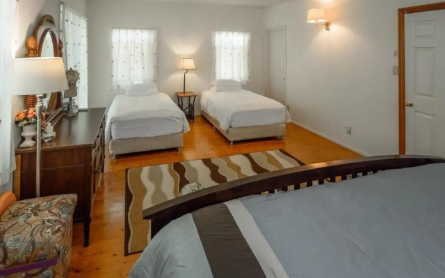 Lulu Manza – Guest Rooms – Onna