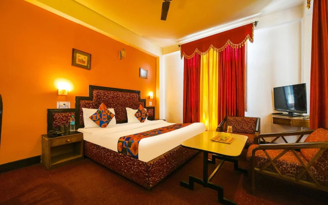 Fabhotel Chandra Palace