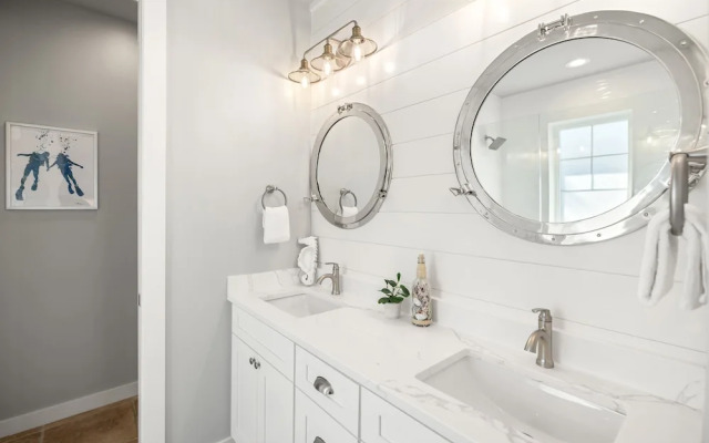 1332 Laurel Grove 3 Bedroom Home by RedAwning