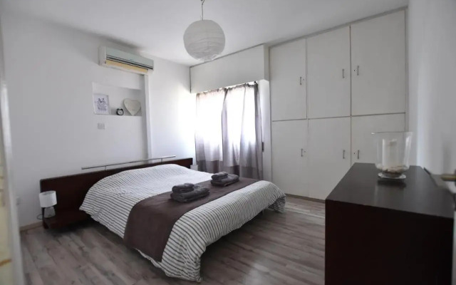 Glabur Stays - The Cozy 2 BDR - Nicosia City, Free Parking & Wifi, Welcomes You!!!