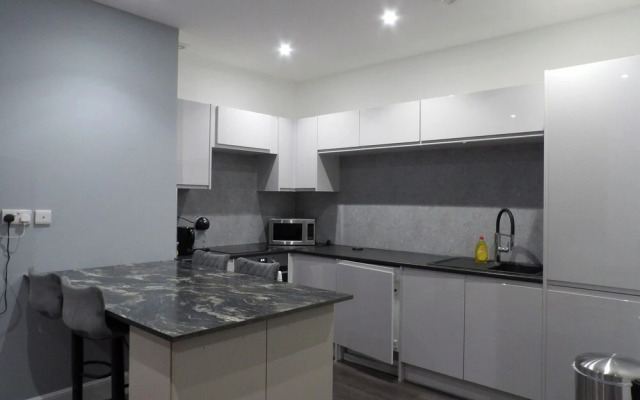 Architect Designed Meadows Central Apartment
