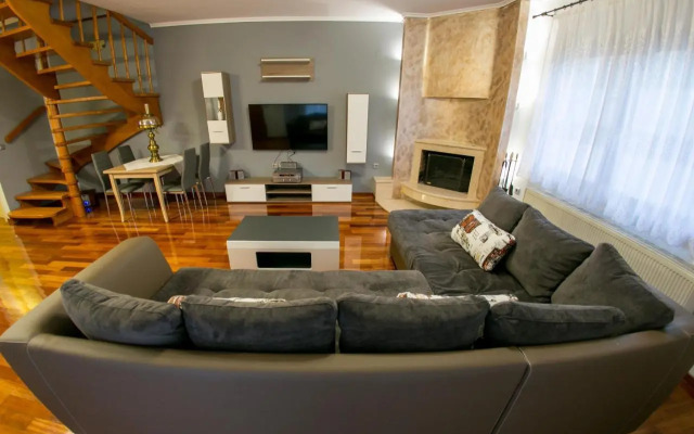 Vier Luxury House