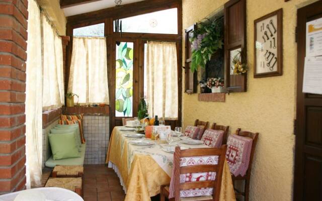 Beautiful private villa with WIFI, private pool, TV, pets allowed and parking, close to Arezzo