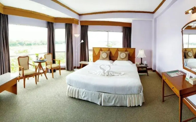 The Viangtak Riverside Hotel