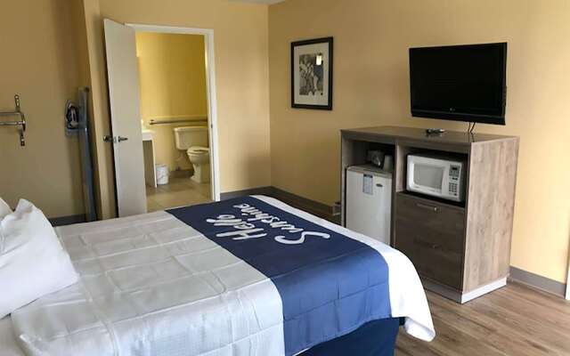 Days Inn by Wyndham Cape Carteret near Emerald Isle
