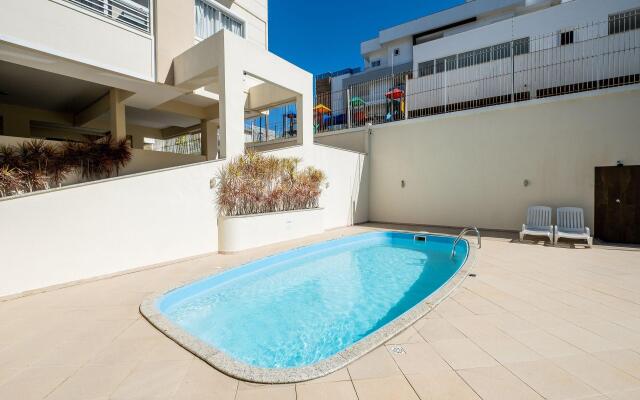 Apto com piscina a 2min da praia CAC106