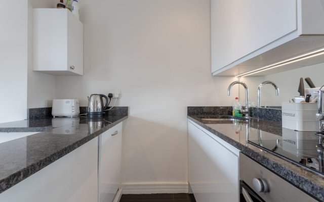 Stylish 3 Bedroom Apartment In Pimlico