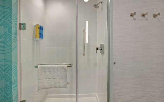 Tru by Hilton Oxford