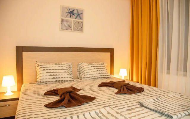 FM Deluxe 2-BDR Apartment with Pool & Sea View in Sun Resort