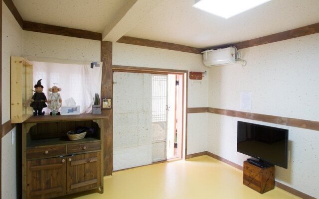 Jeonju Golmokgil Guesthouse