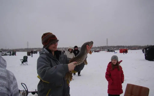 Shoreside Inn & Suites